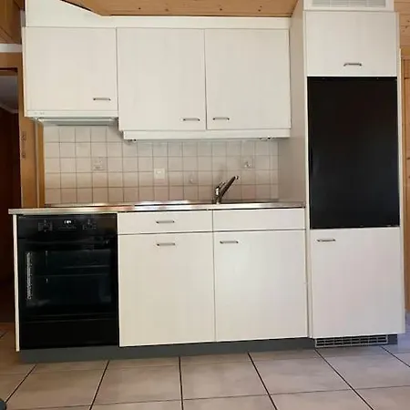 2-zimmerwohnung Mit Parkplatz *